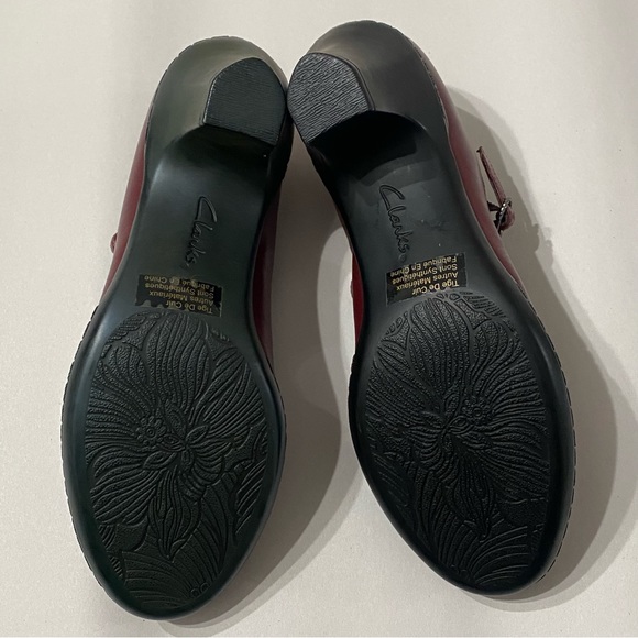 NWOB Clarks Mary Jane Deep Red Leather Buckle Strap Short Heel Shoes Size 7.5M - Picture 9 of 14